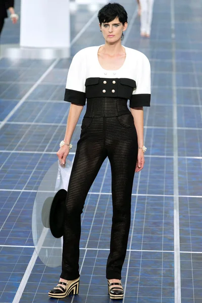 Look 12